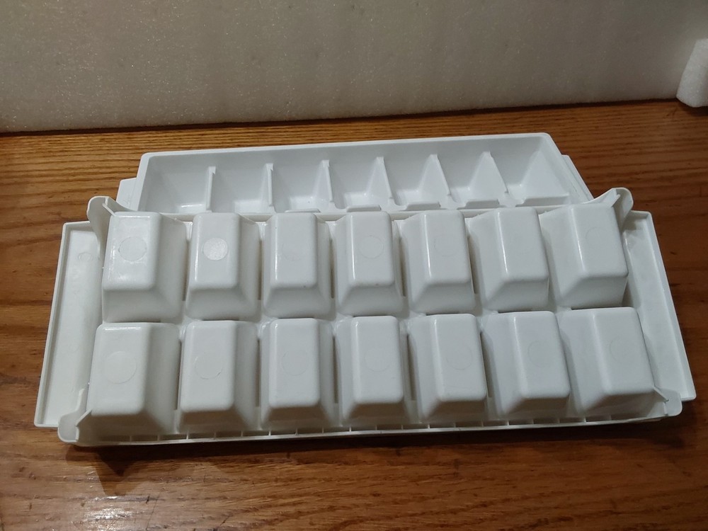 Hotpoint Easy Release 14 Cube Plastic Ice Cube Tray White 2pc Vintage