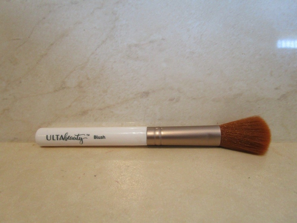ULTA BEAUTY BLUSH BRUSH