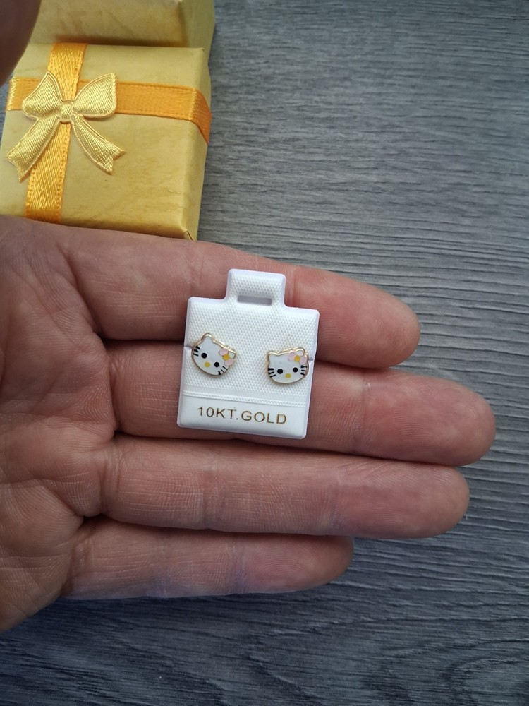 hello kitty aretes broquel de oro de 10K.