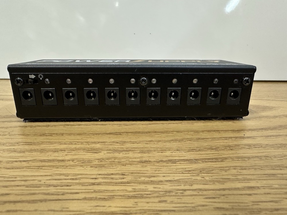 Donner DP-1 Effect Pedal Power Supply 10 Isolated DC Output No Adaptor Untested