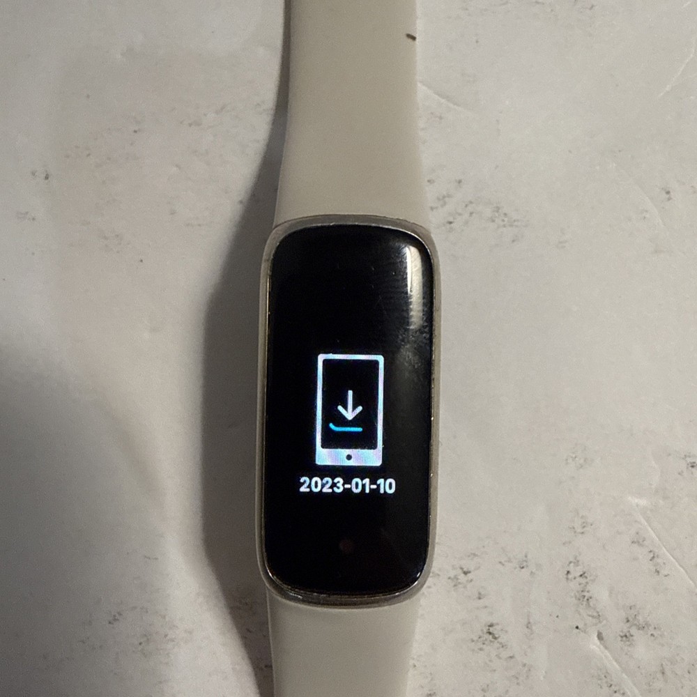 Fitbit Luxe Activity Tracker - FB422 (White) Untested Read Description
