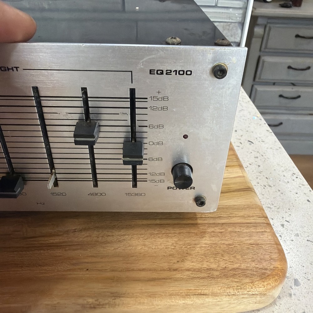 Newmark Stereo Frequency Equalizer Eg 2100