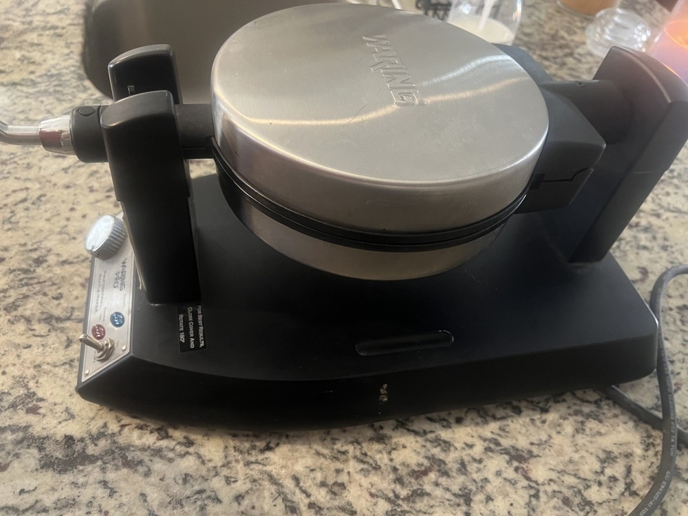waring pro professional Belgian waffle maker WWM200PC