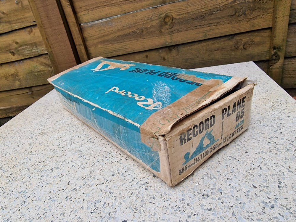 VINTAGE RECORD NO 5 & no 4 PLANE CARPENTER OLD TOOL