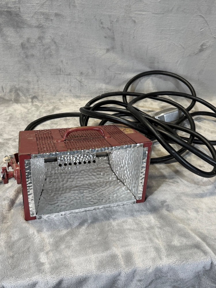 Mole-Richardson 1500 Watt Molequartz Super-Broad Tungsten Light Type 3401 WORKS!