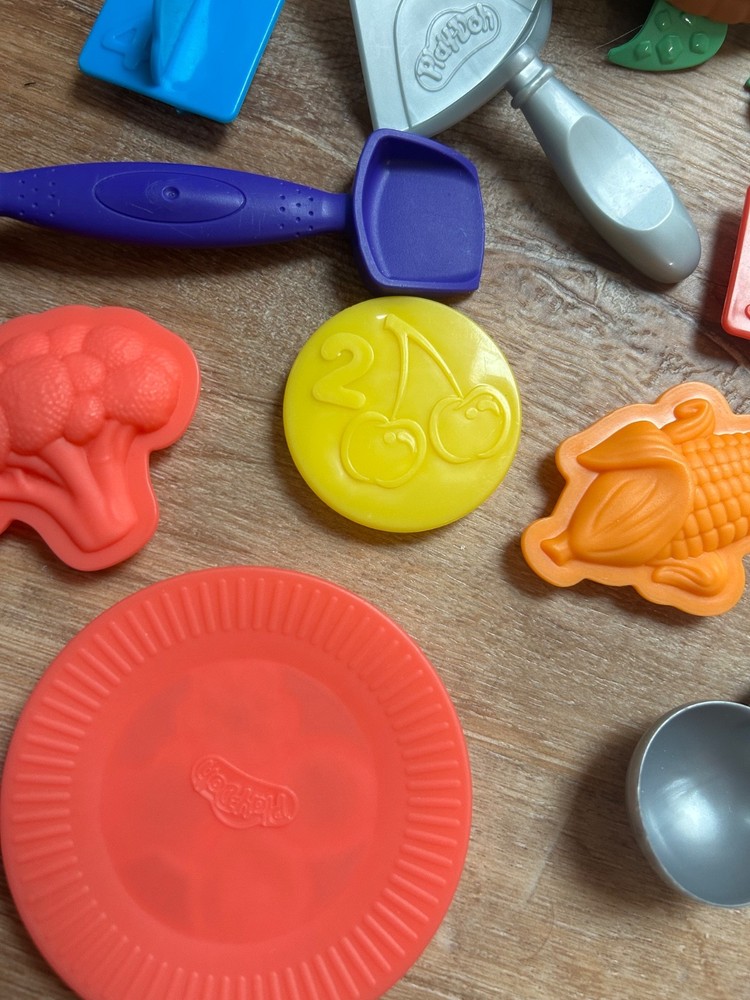 Play-doh Kinetic Sand Tools Lot, 40+ Pieces, Mixed Sets