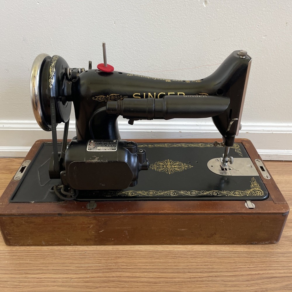 Authentique Singer Sewing Machine 99-13, With Case Sew A+, Ship Fast UPS