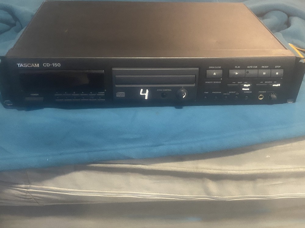 Tascam CD-150 Rack Mount CD Player. RCA Outputs. Working