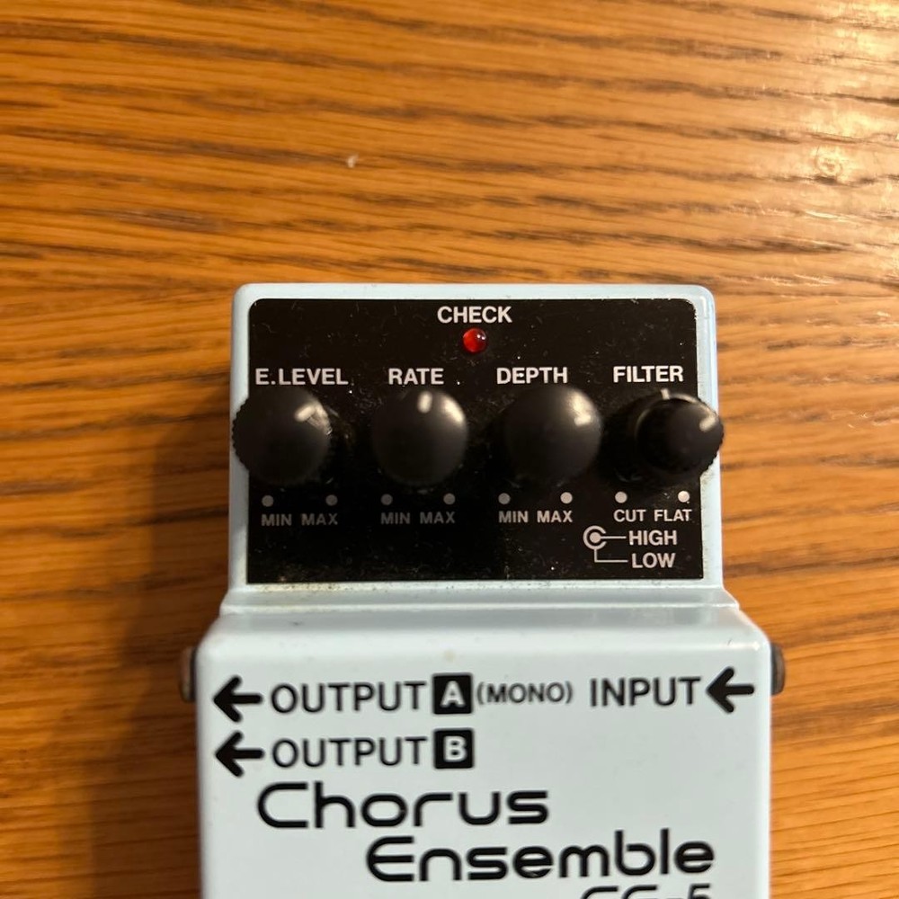 BOSS Chorus Ensemble CE-5 (label pink)