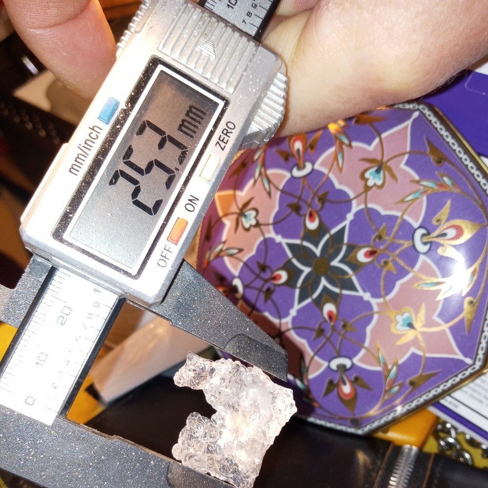Hyalite opal