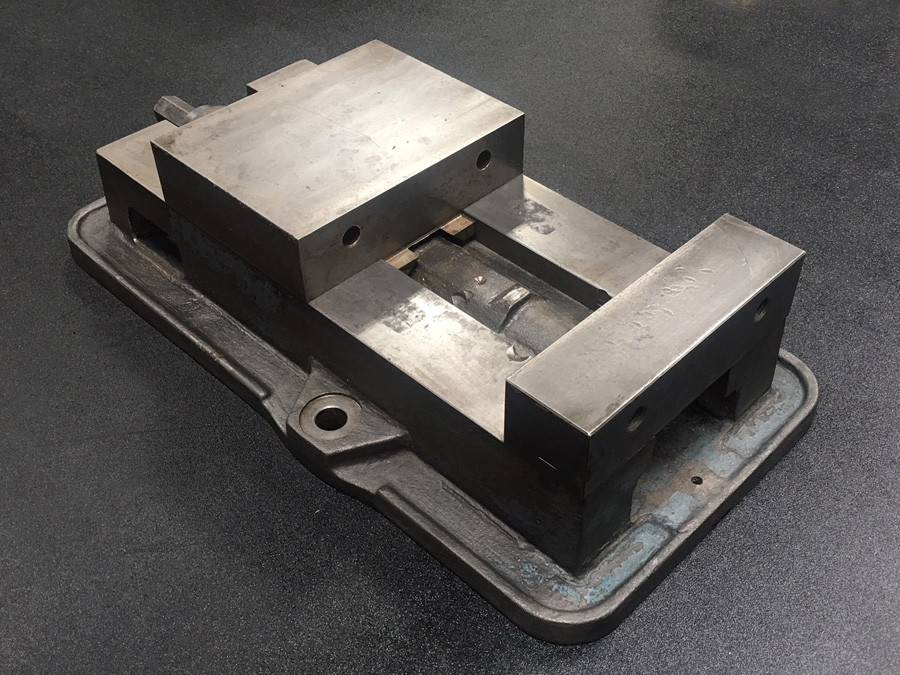 YUASA 8" ACCU-LOCK Machine Tool Milling Vise 550-604 + Handle
