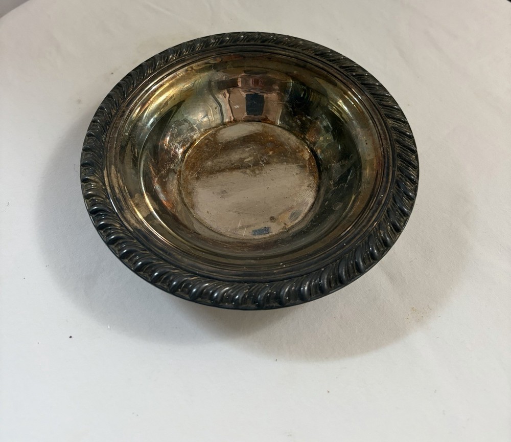 Wm. Rogers Silverplate Bowl 73-21 with Decorative Ornate Rim