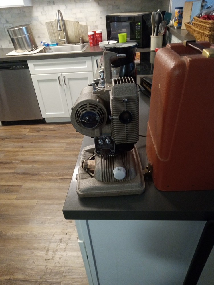 revere 85 8mm projector