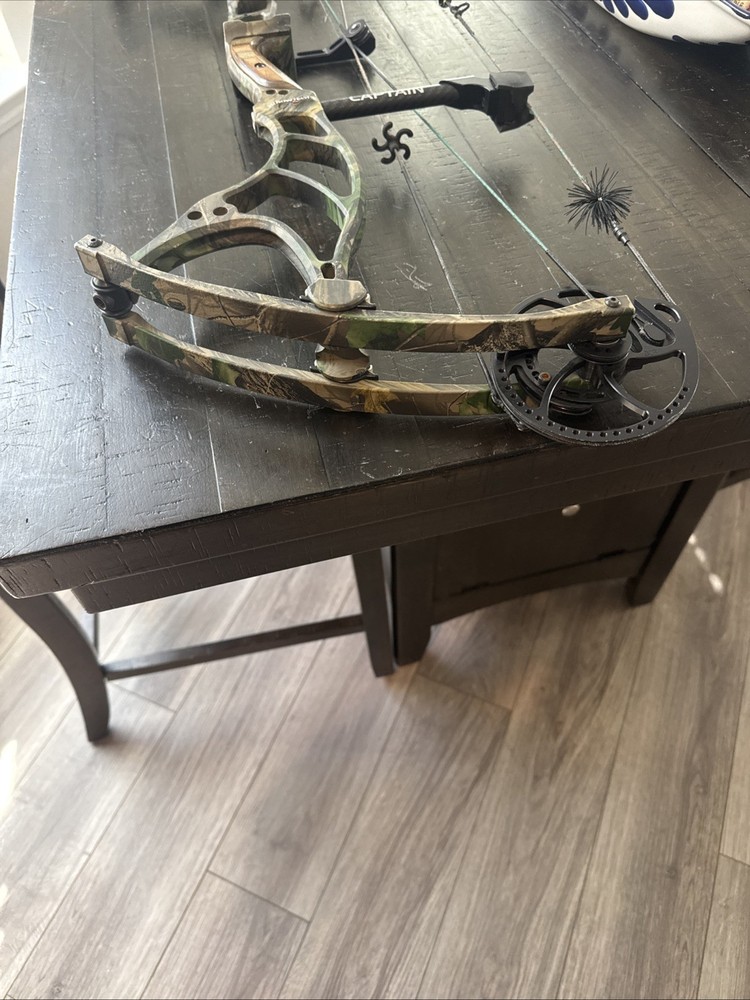 Bowtech Captain Rh 70 Lb Compound Bow