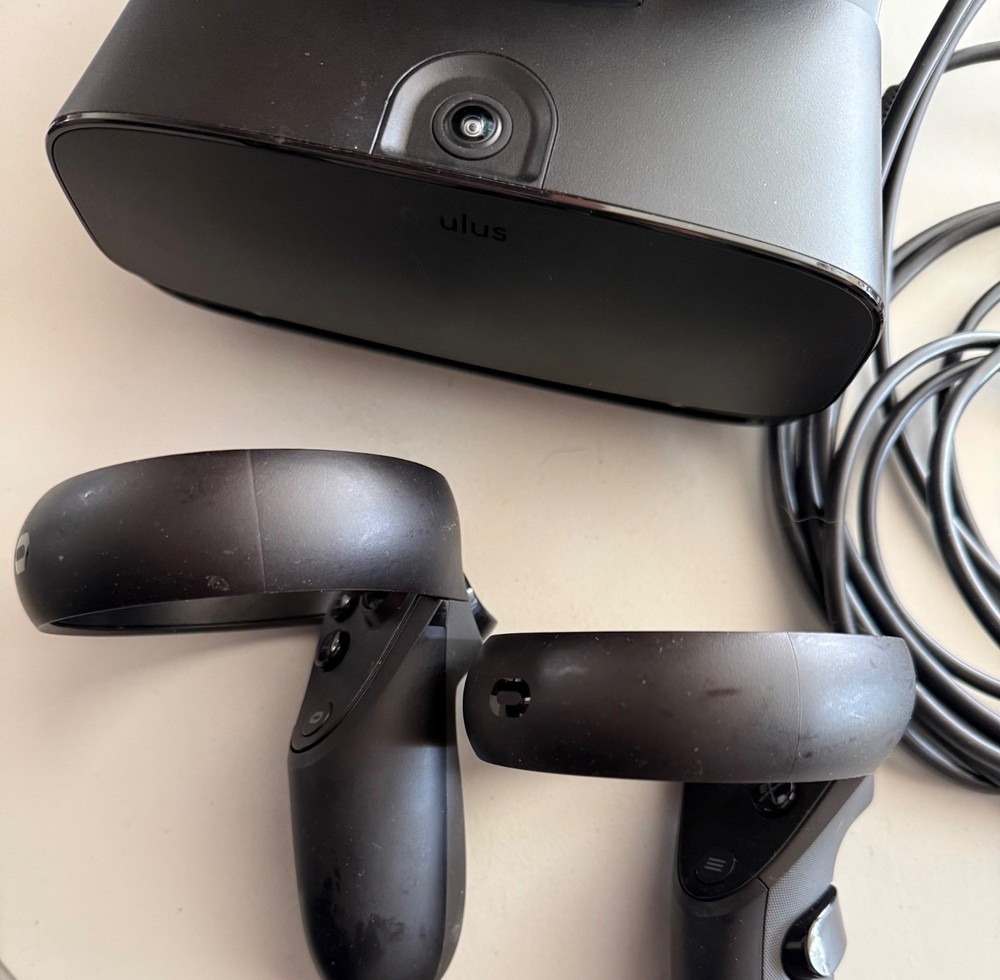 Lenovo Oculus Rift S VR Headset With Controllers & Cables Great