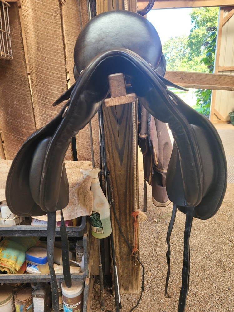 Windsor Elite Dressage Saddle, Medium Wide, 17" Seat, # 3 Spring Tree