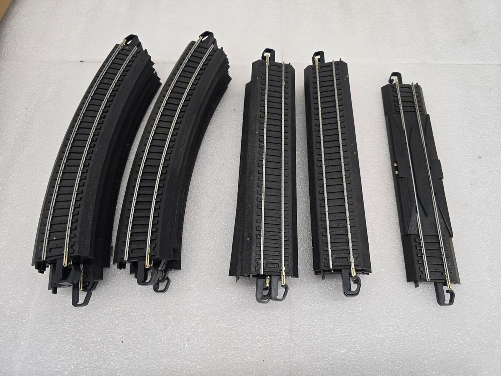 Bachman Galaxy HO Scale Train EZ Track System Read