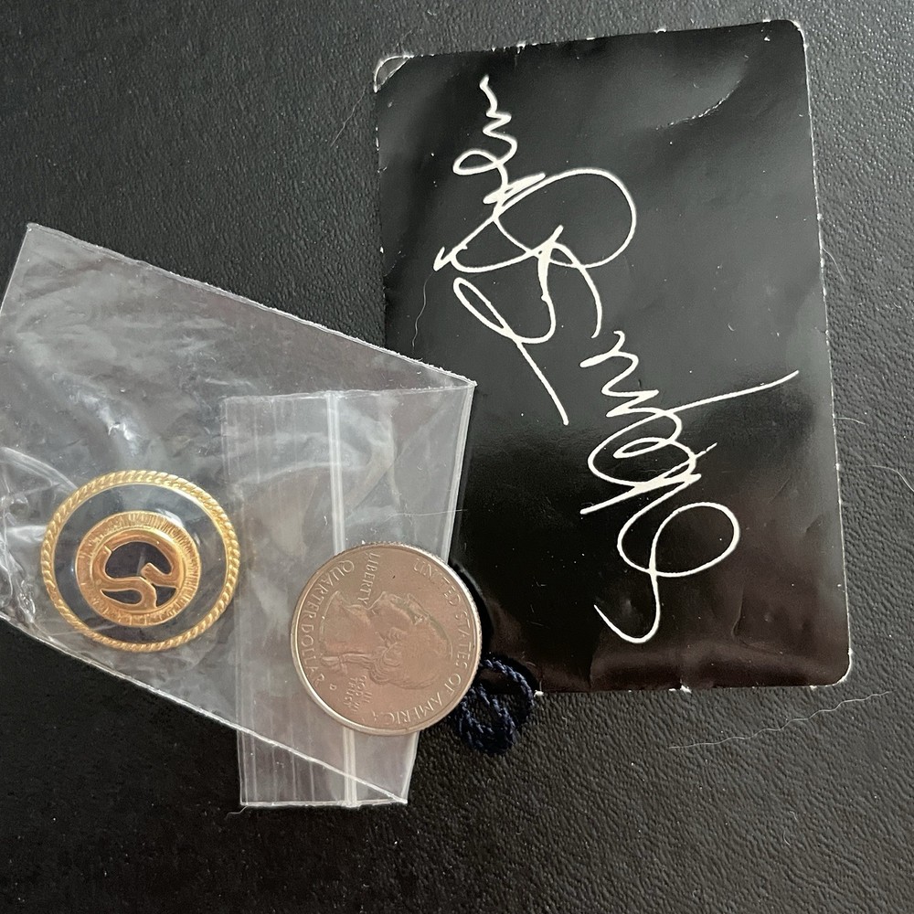 VINTAGE ST JOHN'S DESIGNER REPLACEMENT BUTTONS & EMBROIDERED PATCH