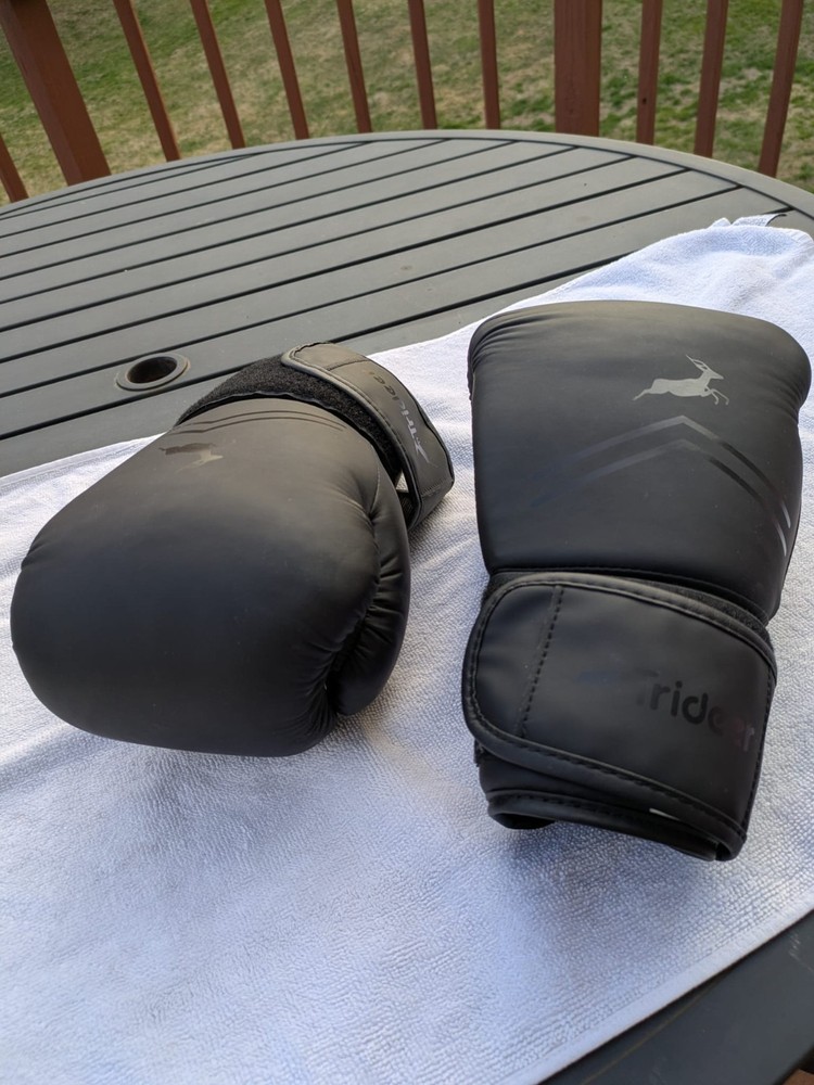 Trideer 16oz Boxing Gloves. Black