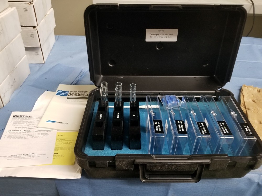 New LaMotte Model LP-8 DPD Chlorine-pH Test Kit