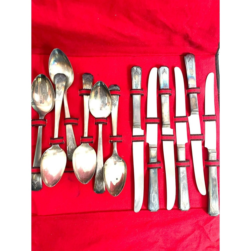 1935 Wm Rogers IS, 26 Piece Silverplate Starlight Pattern Star Eagle Cloth, Case
