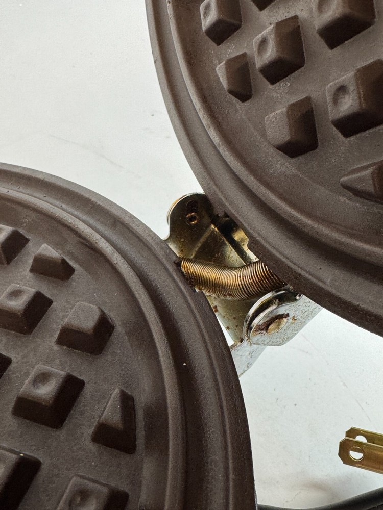Toastmaster Model 442A Chrome Round Single Belgian Waffle Maker Baker WORKS