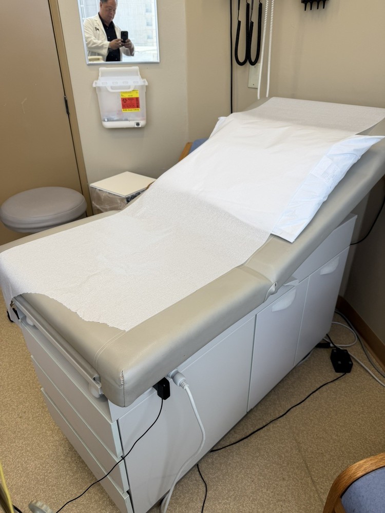Midmark Ritter 108 Medical Examination Table