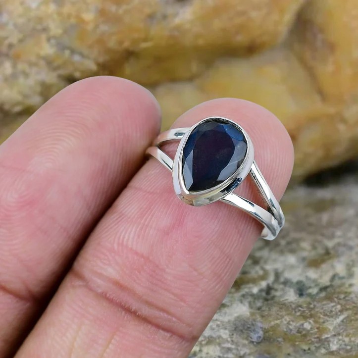 Solid 925 Sterling Silver Natural Blue Flash Labradorite Pear Gemstone Band Ring