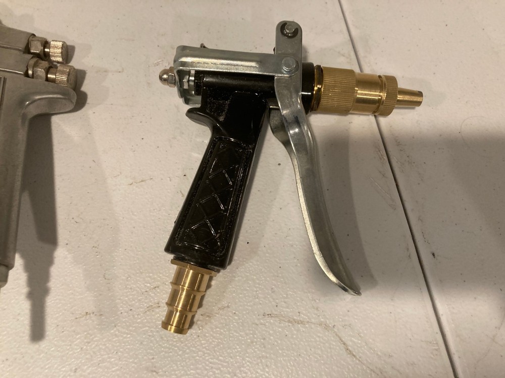 Vellade gravity-feed spray gun + High Pressure Water Spray