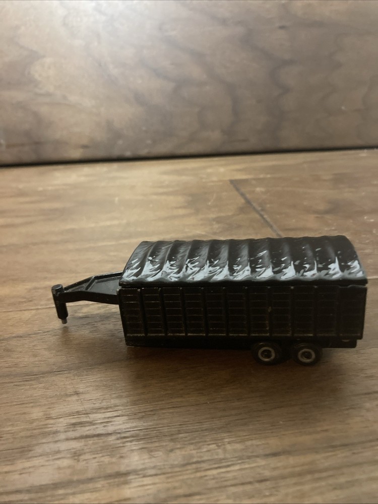 Tomy  Scale Grain Trailer, Black