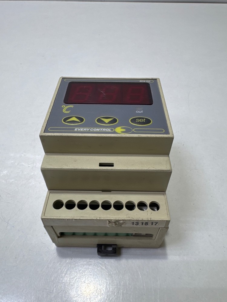 EVERY CONTROL EC 6-133 P220 TEMPERATURE CONTROLLER