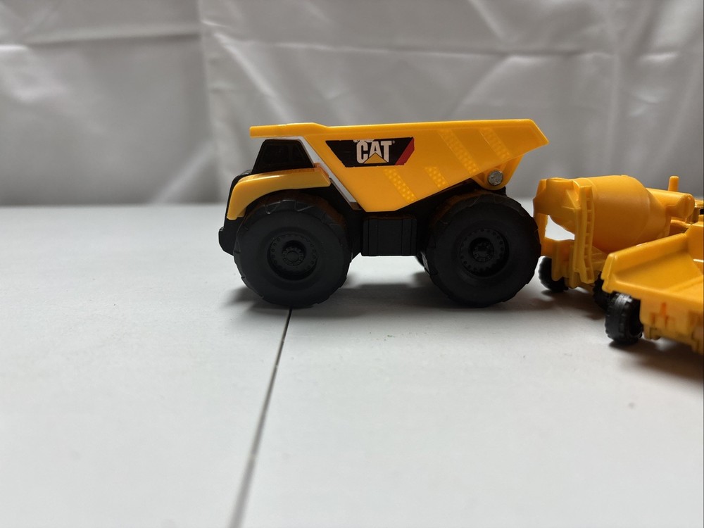 6 Construction Toy Vehicles ￼