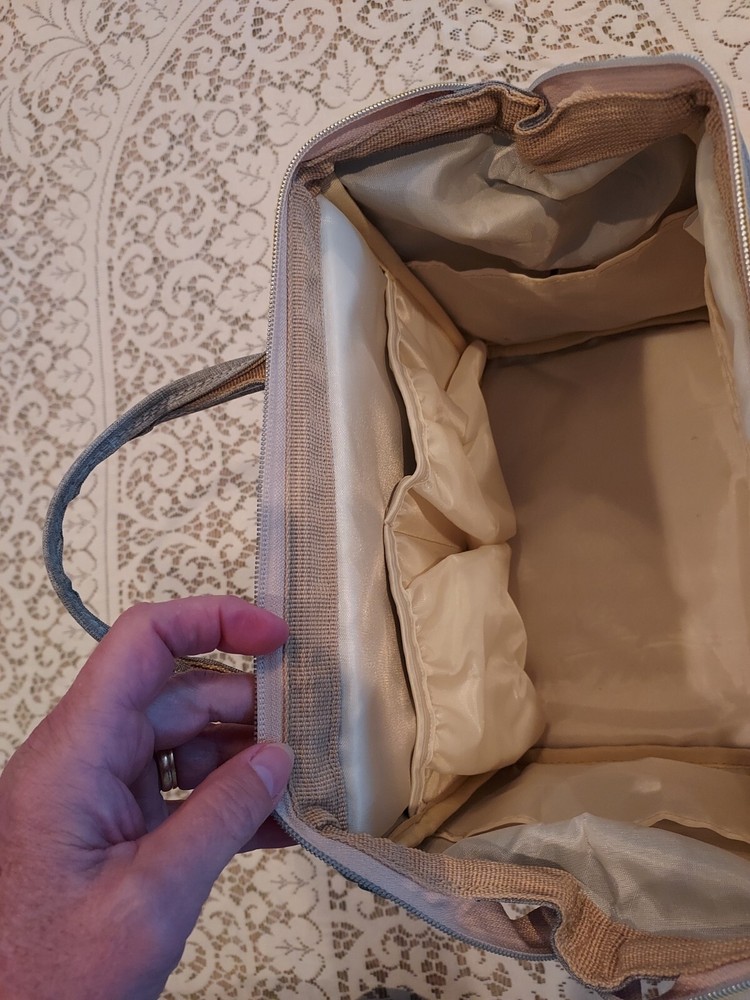 Momigo Breast Pump Backpack Bag Double layer Insulation USB Charging Grey Great!
