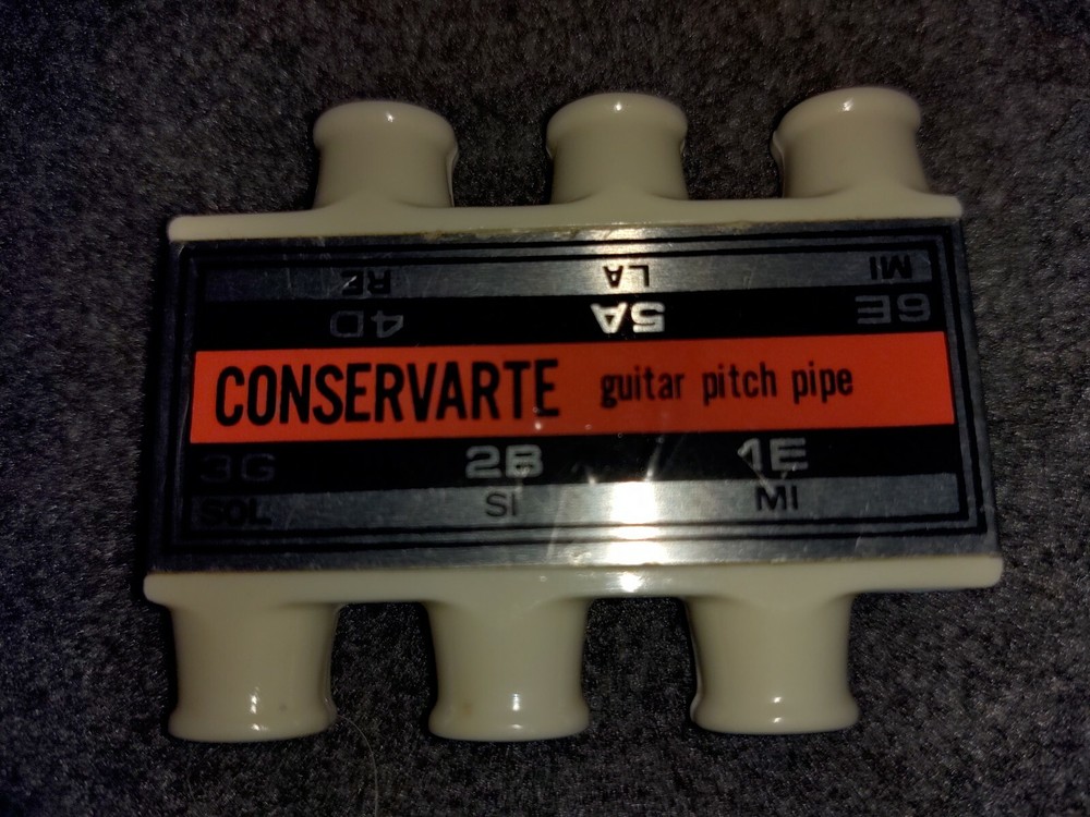 Conservarte Guitar Pitch Pipe with Pouch