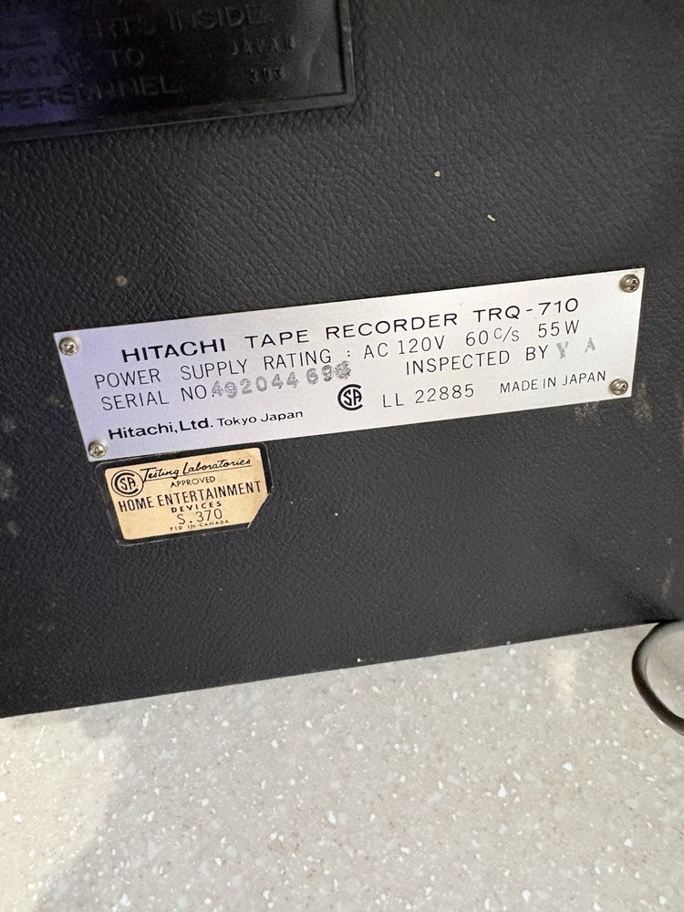 hitachi tape recorder TRQ 710 Powers Up With Microphone Please Read Description