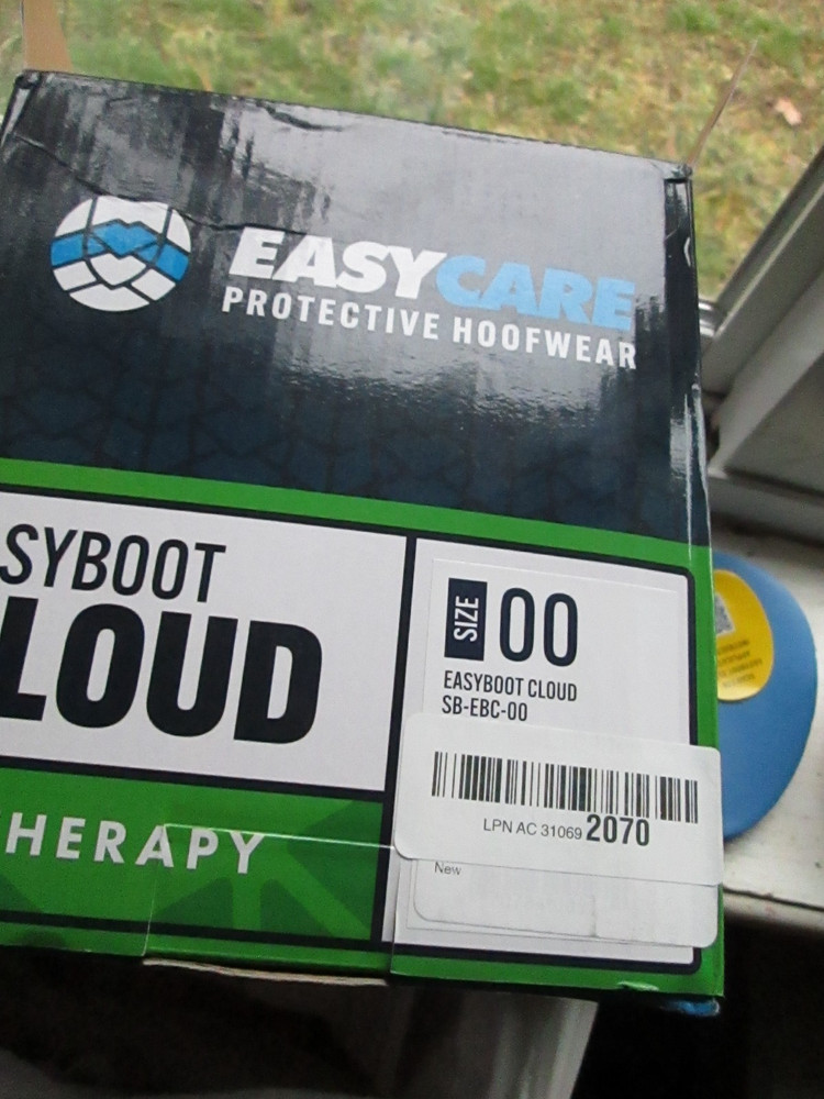 easyboot cloud for minis, opened ,never used, with insert ,bought wrong size ...