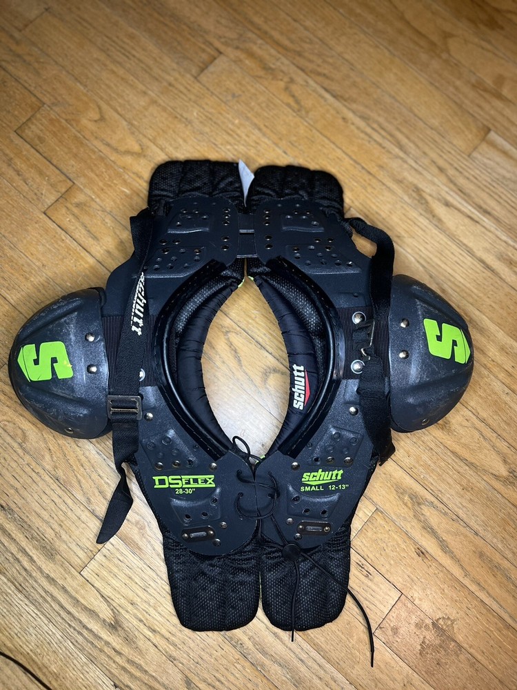 Schutt Shoulder Pad Size Small 26-30