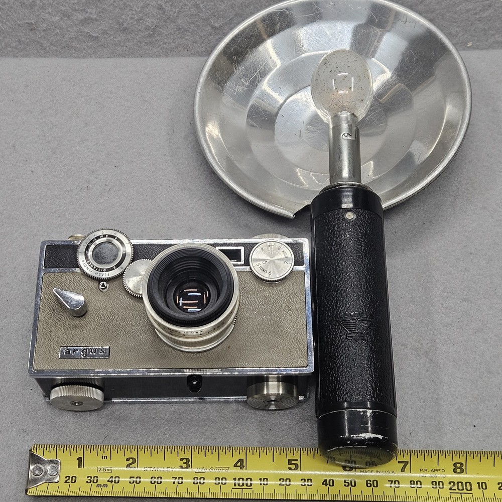 Vintage Argus C3 35mm Rangefinder Camera w/ Flash – Shutter Fires – Untested