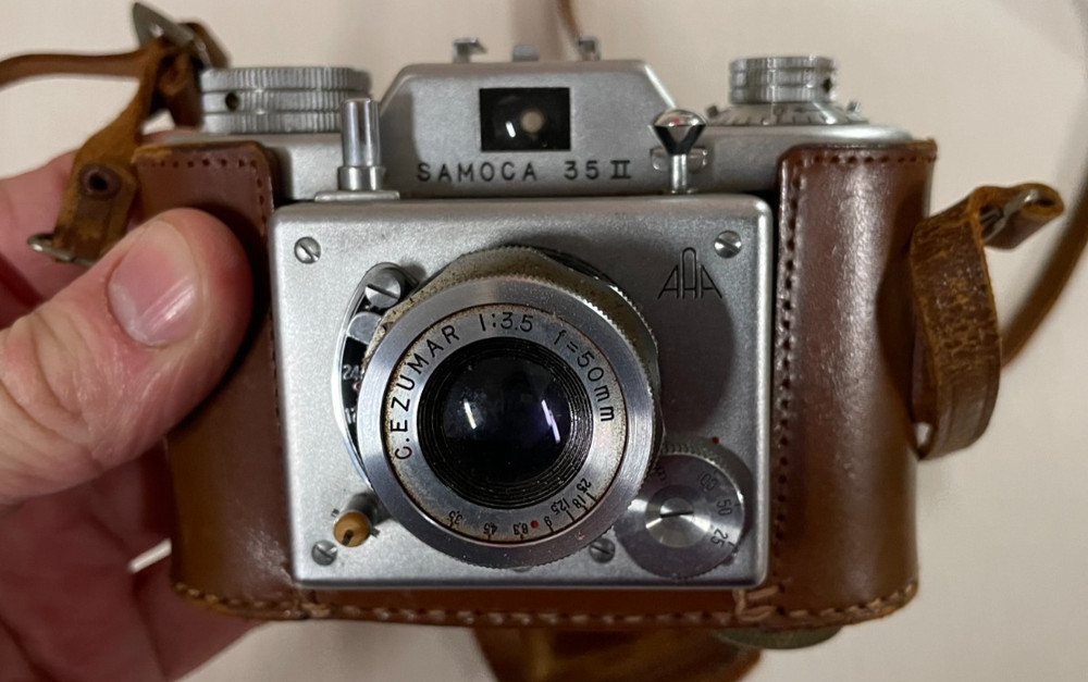 Samoca 35 MM Camera with Leather Case & Strap Nice Condition
