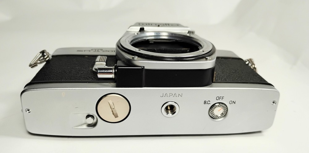 Minolta SRT 201 Camera Shutter Works Light Meter Untested Sell As-is No Return