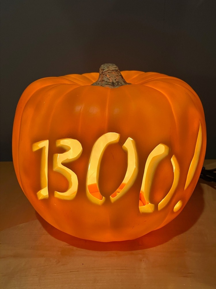 Vintage Hard Plastic Pumpkin "Boo"! Light