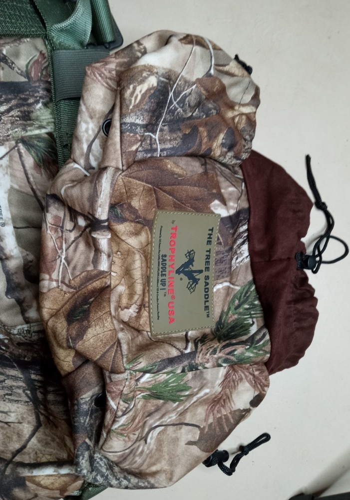 Realtree Trophyline Saddle Medium 2007 Almost Unused With Original Case Medium