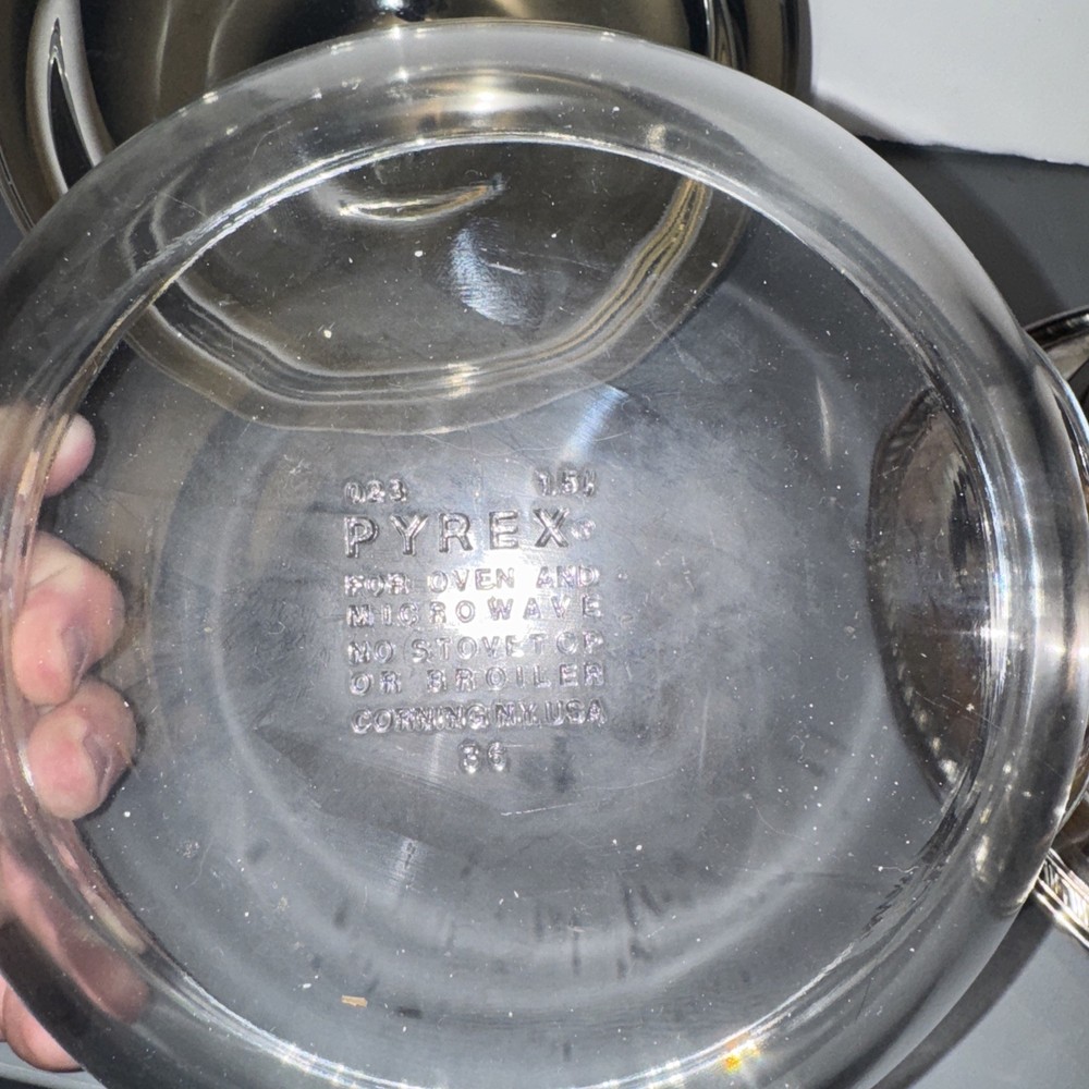 WM ROGERS 862 Silverplate Round Serving Bowl With Lid & PYREX Insert pre owned