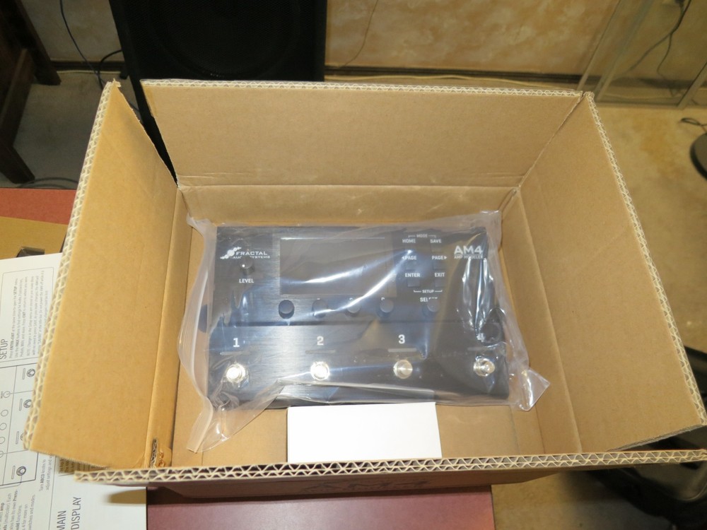 Fractal Audio Systems AM4 Amp Modeler + Multi-Effects Unit