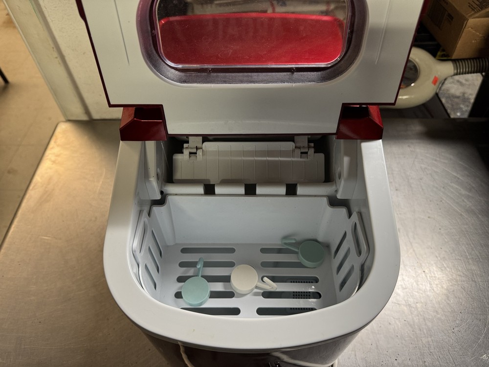 Magic Chef MCIM22R Ice Maker