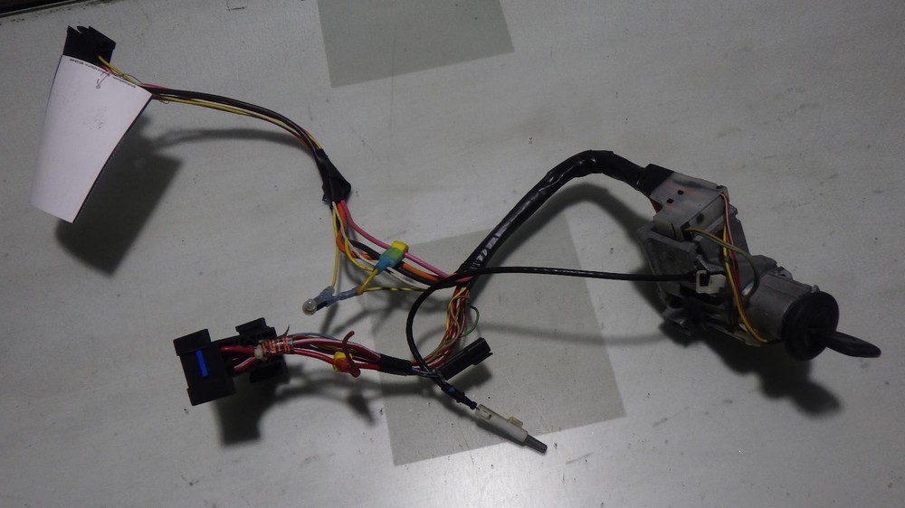 02 GMC YUKON Ignition W/Key