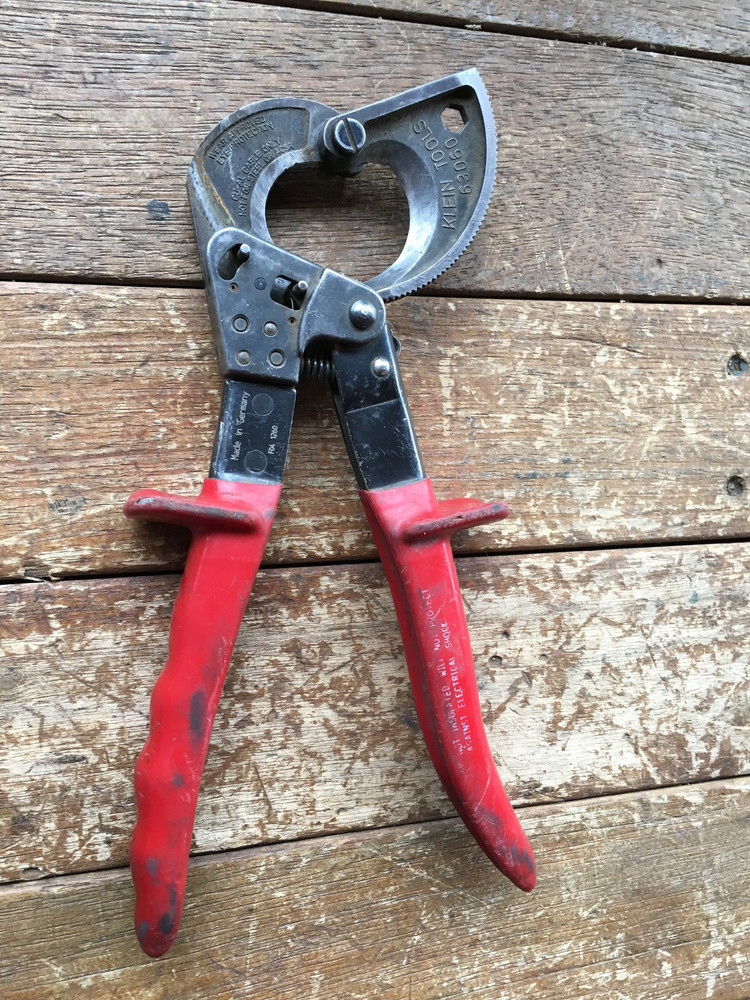 KLEIN TOOL RATCHETING CABLE CUTTER 63060 USED