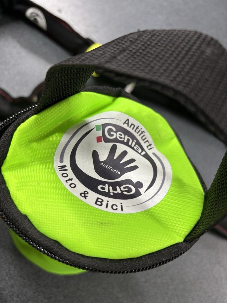 Genial Grip Lock With Case