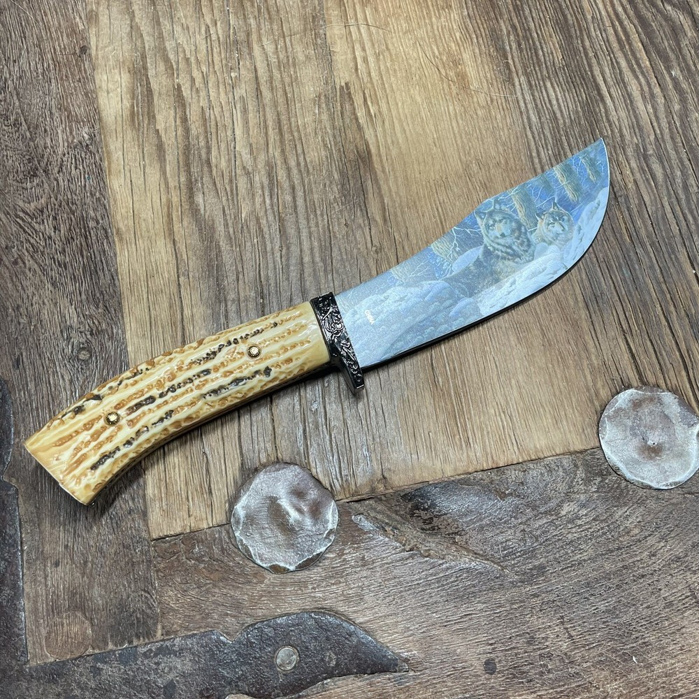 Painted Wolf Knife In Tin Box