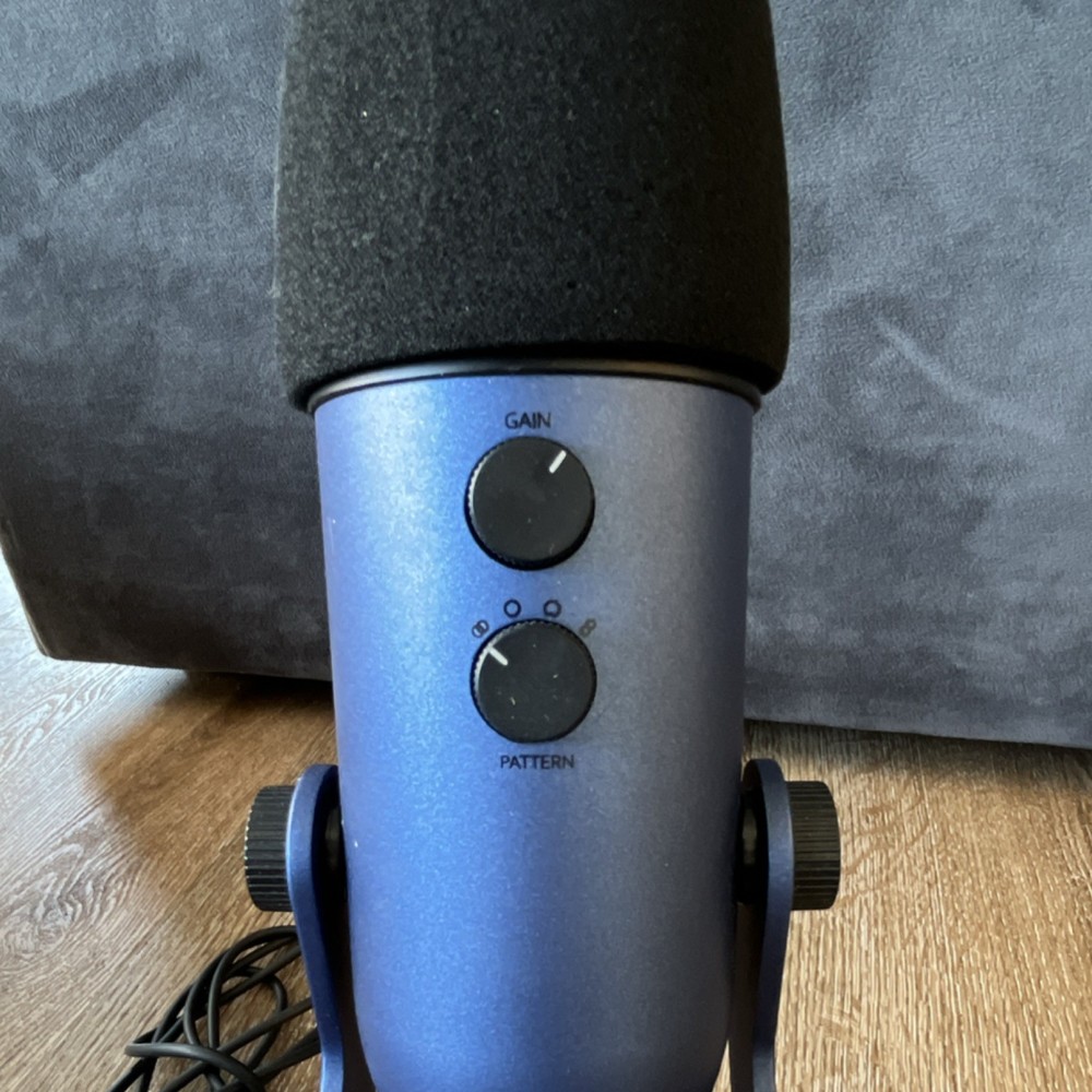 Blue Yeti USB Desktop Microphone with Gain Control, Mute Button, Blue